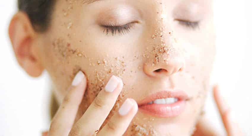 Rửa mặt bằng nước muối có tốt không? Cách rửa mặt bằng nước muối hiệu quả