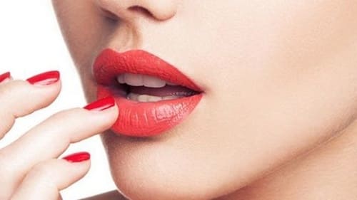 Hướng dẫn 4 bước chăm sóc môi sau phun xăm lên màu đẹp