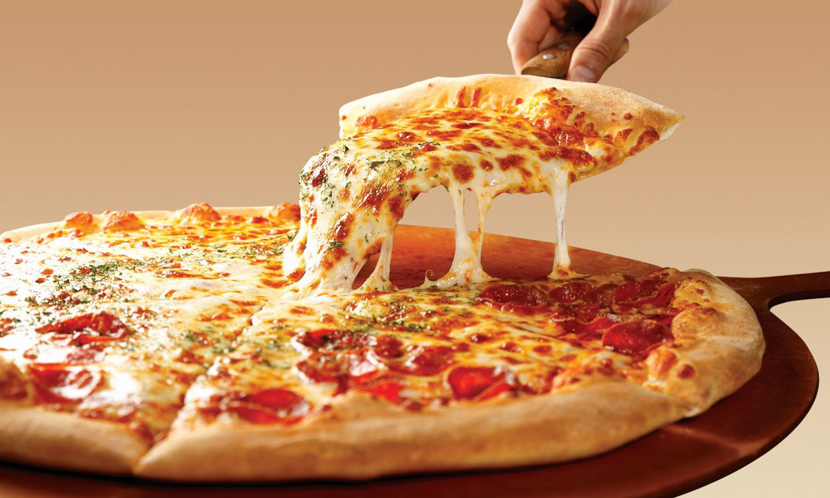 Dùng nồi chiên không dầu làm pizza vừa dễ lại lành mạnh, ăn thoải mái không cảm thấy 